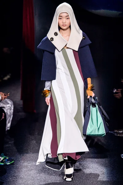 Look 11
